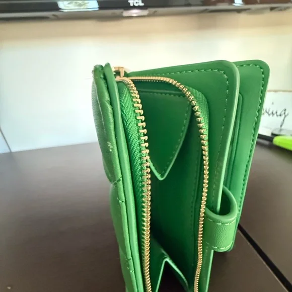 Kate Spade Vibrant Green Quilted Wallet - Picture 5 of 5